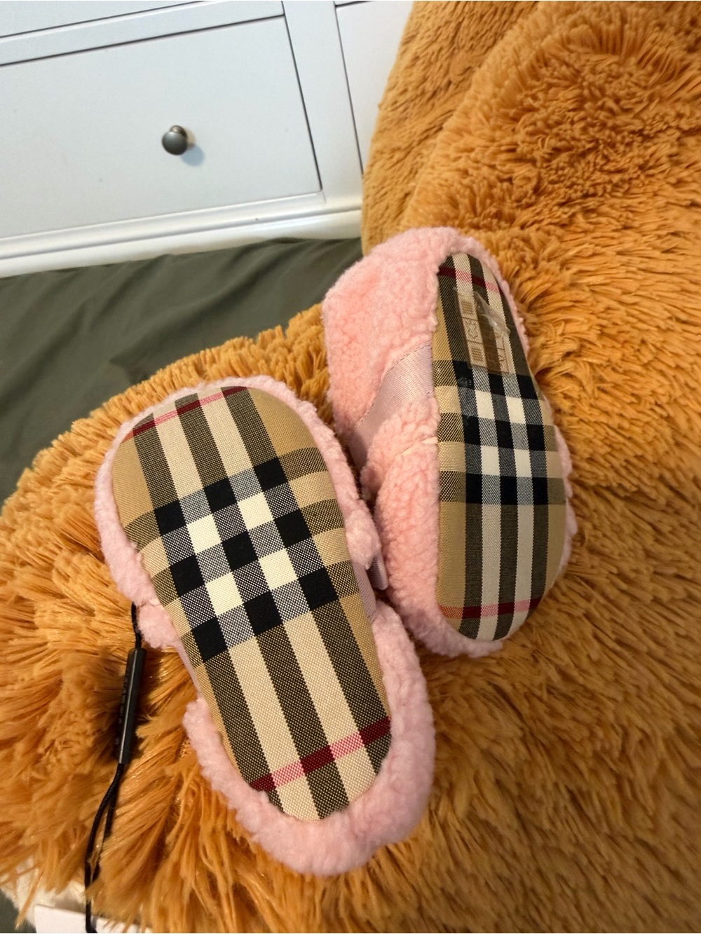 Burberry Pink Plush Baby Slippers with Hook Strap - Picture 2 of 4